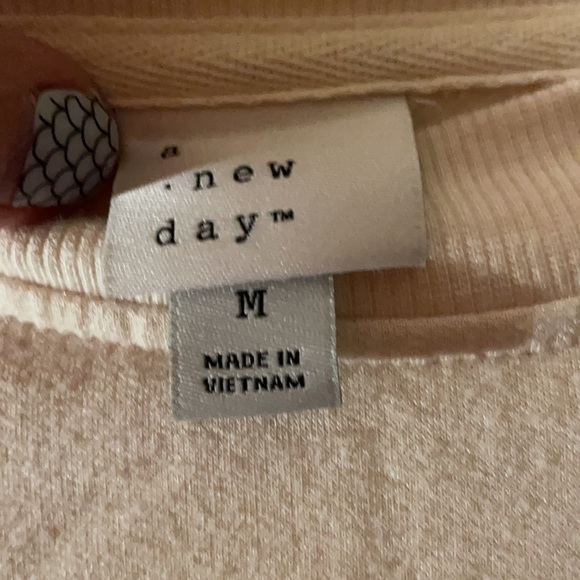 Super soft n cozy cream lightweight sweatshirt:) - Picture 2 of 3